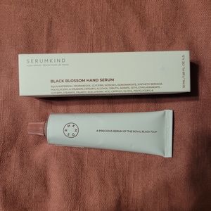 Serumkind black blossom hand serum